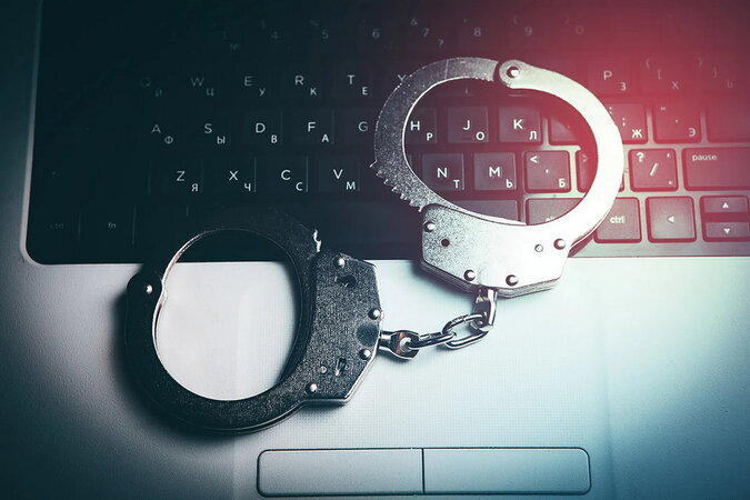 laptop_handcuffs.jpg
